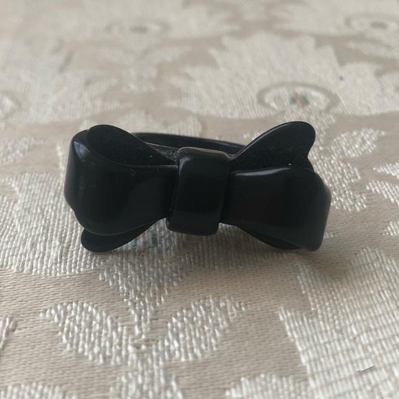 Black Bow Ring - Picture 1 of 5